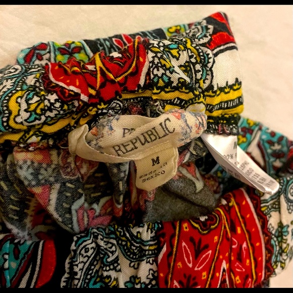 Colorful patterned shorts - Picture 2 of 3